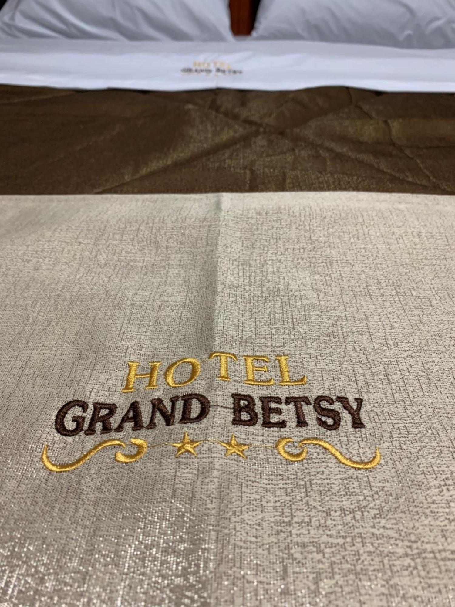 Grand Hotel Betsy Лима Екстериор снимка
